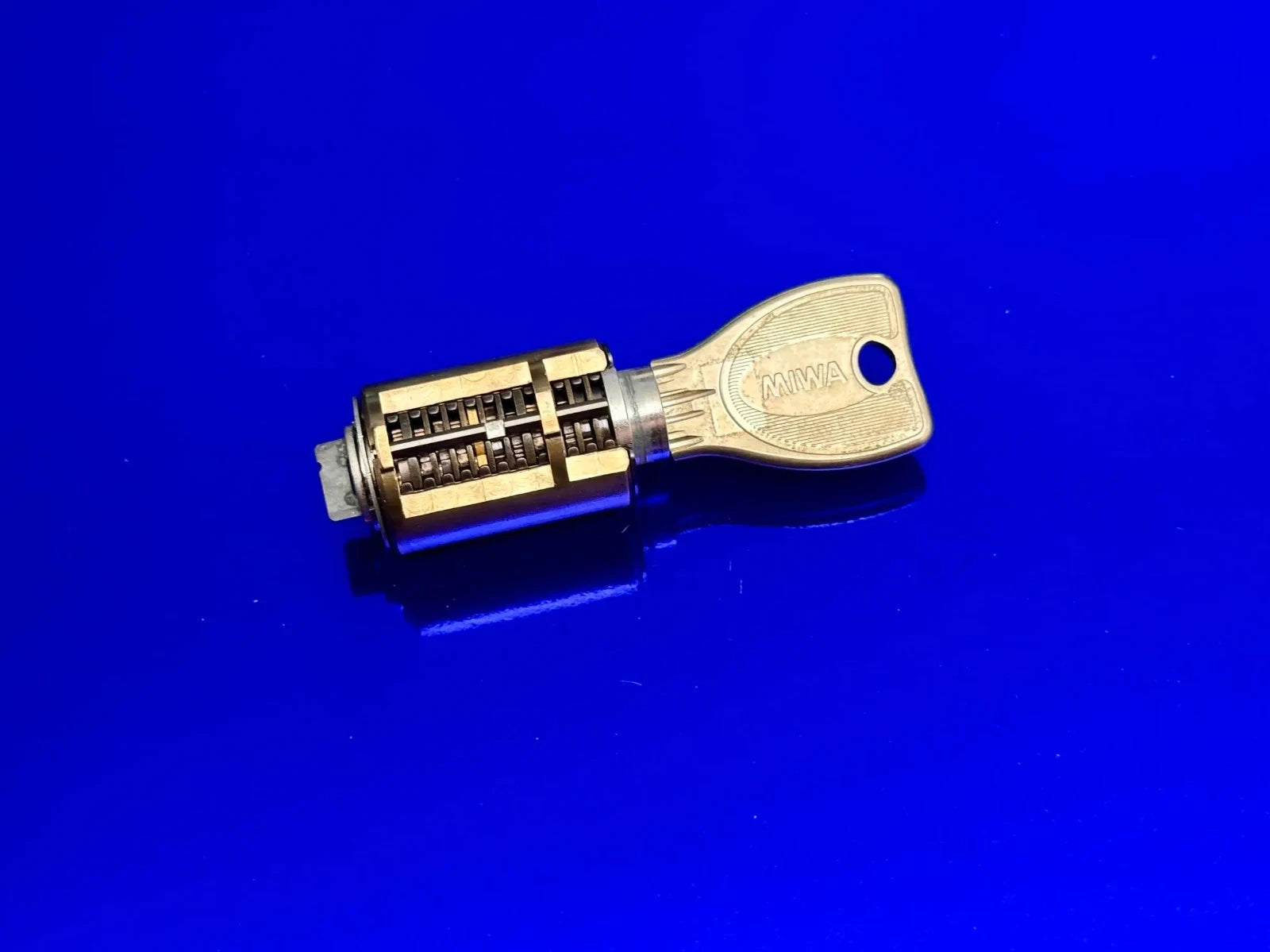 Miwa PR lock cutaway